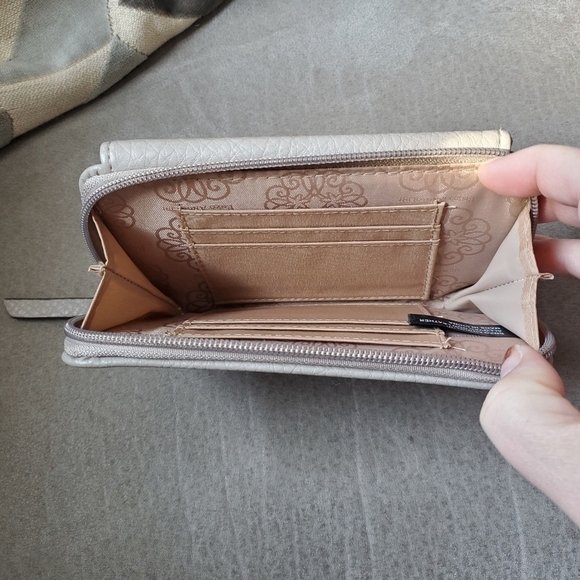 ENZO ANGIOLINI Taupe Faux Pebbled Leather Logo Lined Zip Around Wallet - Picture 4 of 10